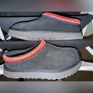 UGG Kids Tazz Platform Slippers Size 6 Big Kids